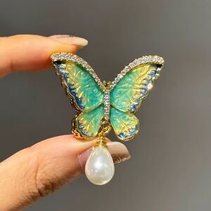 Royal Butterfly Gold Pearl Ring